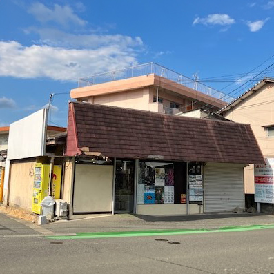 外部の傷みがひどく、雨漏れも部分的にありました。