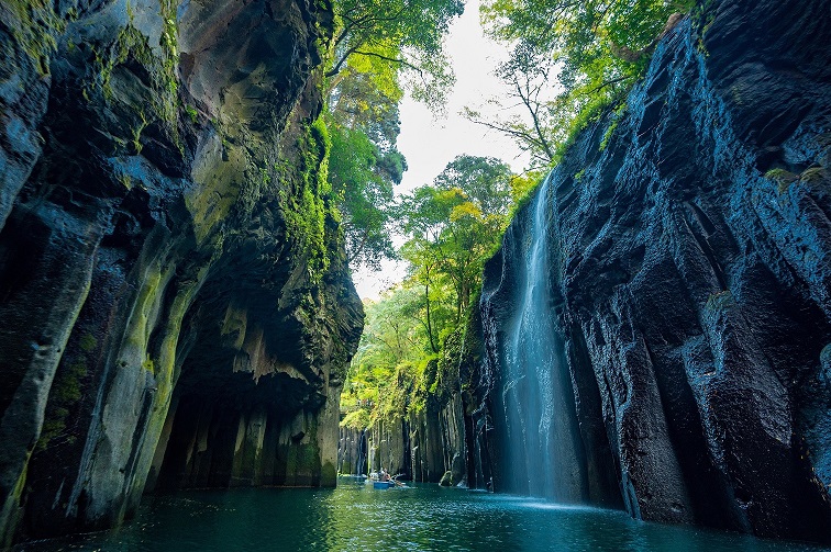 大自然の雄大な景色が見られる滝がおすすめ